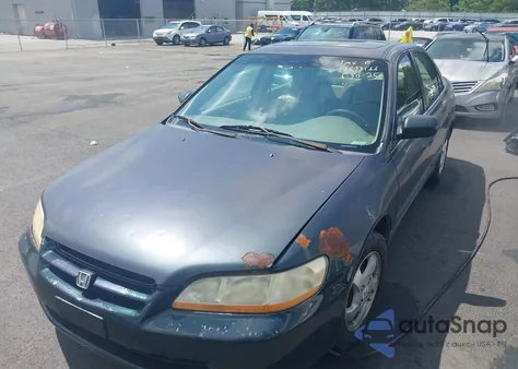 1998 Honda Accord Ex z USA, uszkodzony, nr VIN 1HGCG5656WA087805